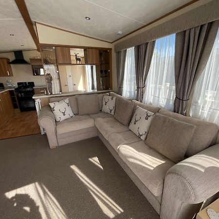 6 Berth Caravan With Decking At Manor Park In Hunstanton Ref 23017H Экстерьер фото
