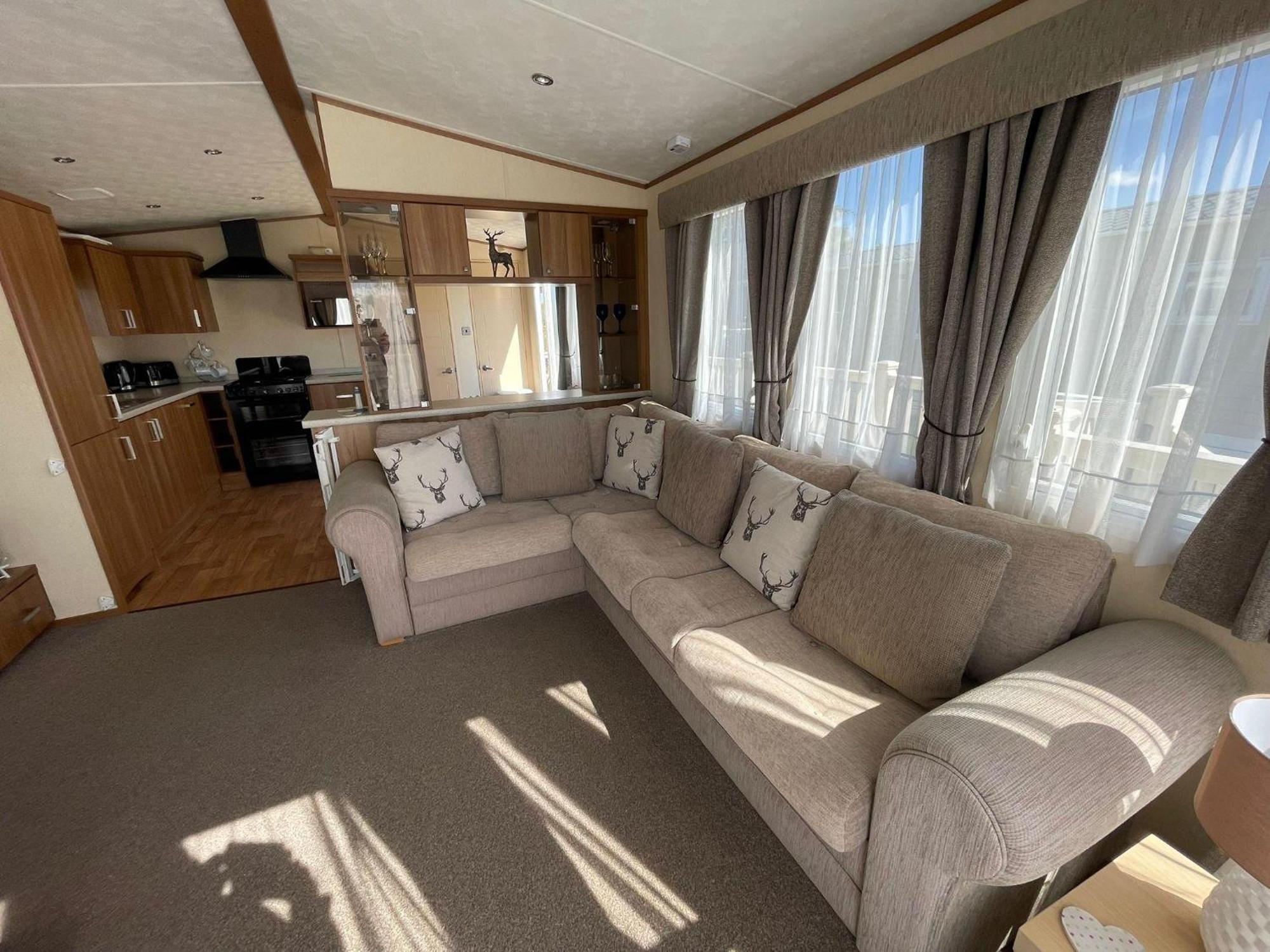 6 Berth Caravan With Decking At Manor Park In Hunstanton Ref 23017H Экстерьер фото